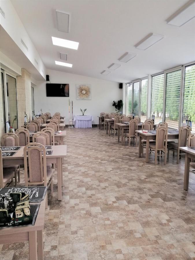 Penzion Adriana Nové Mesto nad Váhom 外观 照片